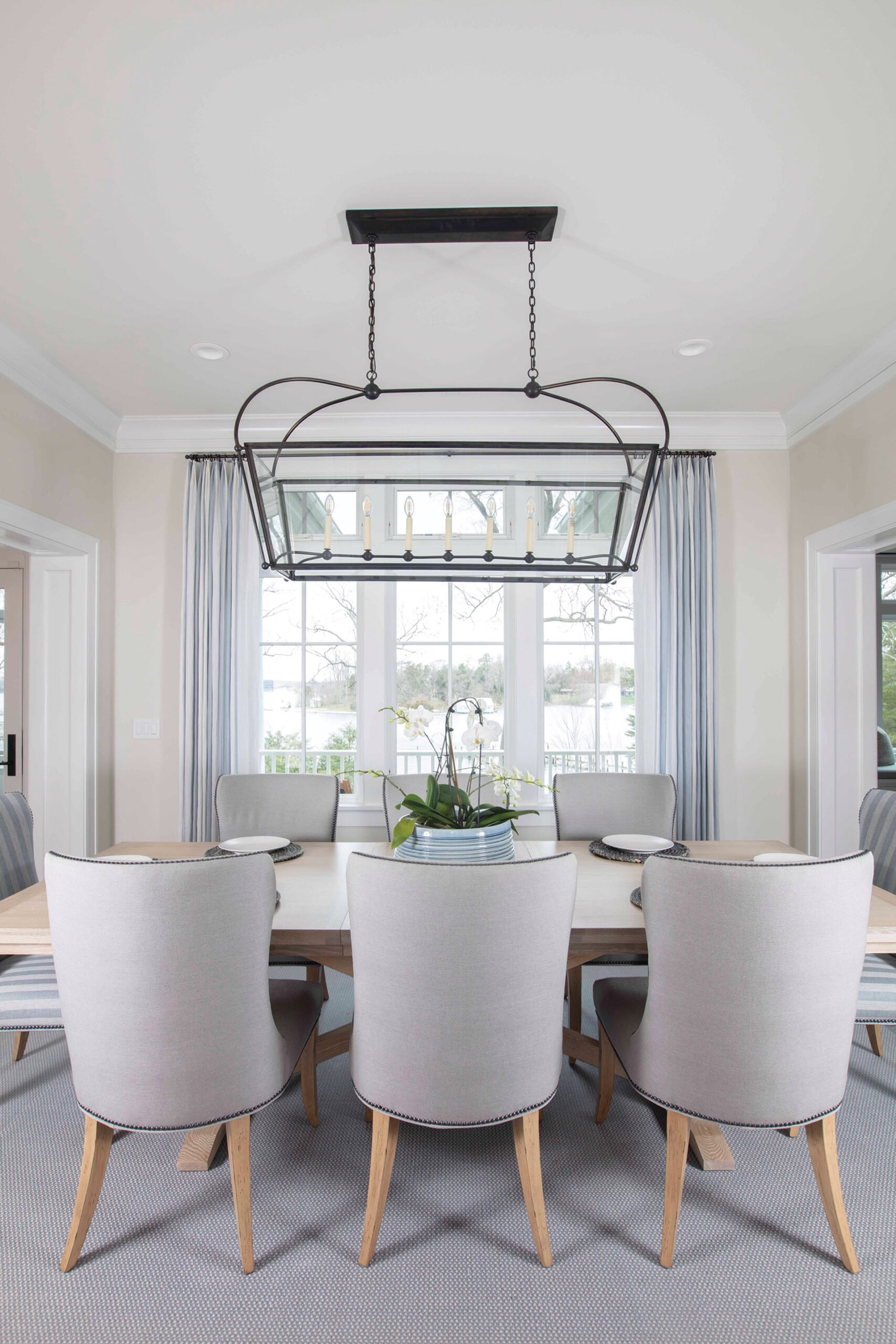 Warm Embrace - Home & Design Magazine